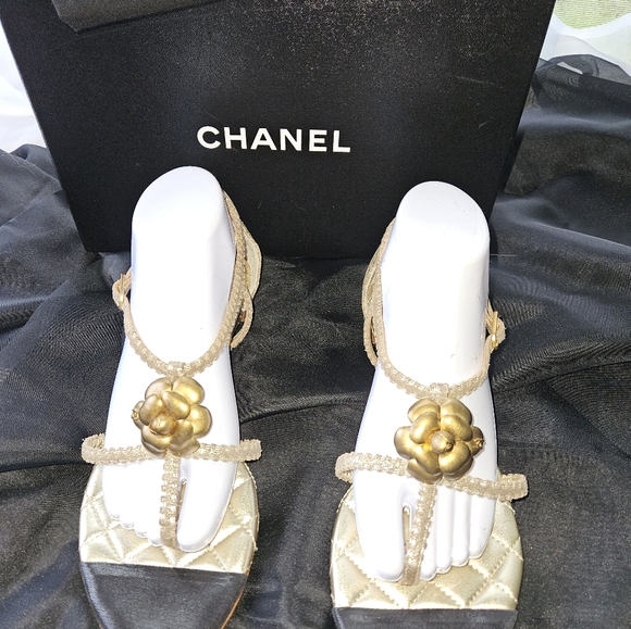 Chanel Camellia Thong Sandals Size 11 - Picture 1 of 11